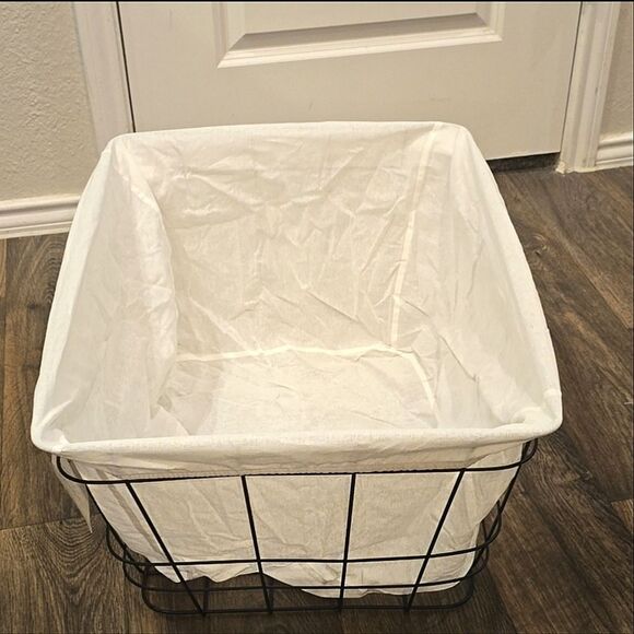 Brightroom Wire Laundry Basket w/Fabric Liner - Picture 8 of 9